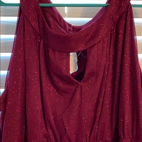 Ball gown, perfect for prom! - Picture 2 of 3